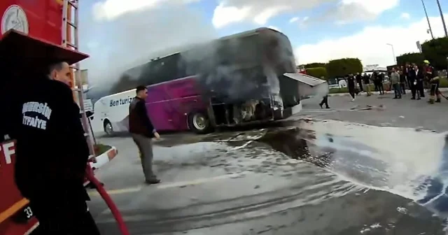Yolcu otobüsünde çıkan yangın büyümeden söndürüldü Mersin Haberleri