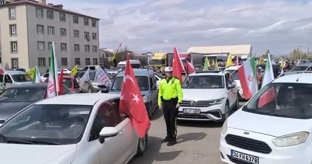 Iğdır da yüzlerce araçlık konvoyla İran a destek verildi Iğdır Haberleri