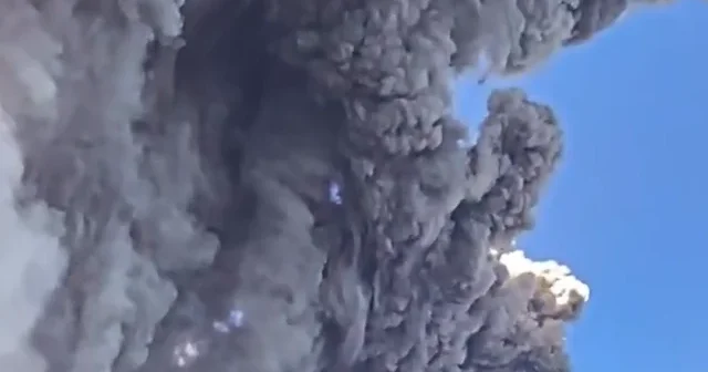 Japonya nın en aktif yanardağlarından Sakurajima da dev patlama: Yetkililer kül yağışları konusunda uyardı VİDEO İZLE