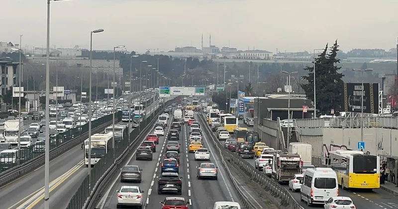 İstanbul un iki yakasında bazı yollar trafiğe kapatıldı Sözcü Gazetesi