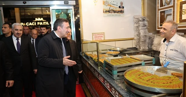 Cumhurbaşkanı Yardımcısı Yılmaz dan Diyarbakır da tatlı molası Diyarbakır Haberleri