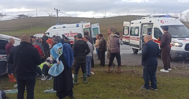 Van da dağcıları taşıyan minibüs takla attı; 13 yaralı Van Haberleri