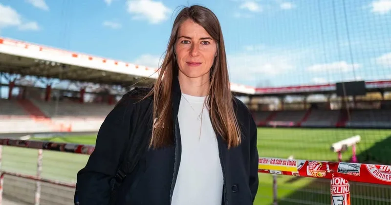 Lig tarihinde bir ilk yaşandı: Kadın teknik direktör imzayı attı