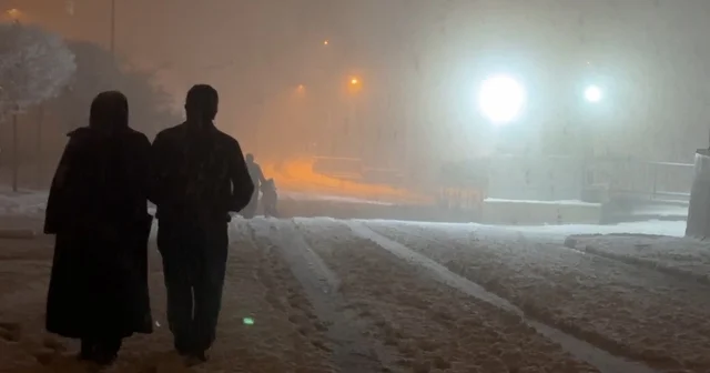 Yüksekova da nisan karı: İlçe yeniden beyaza büründü, kartpostallık görüntüler ortaya çıktı Hakkari Haberleri