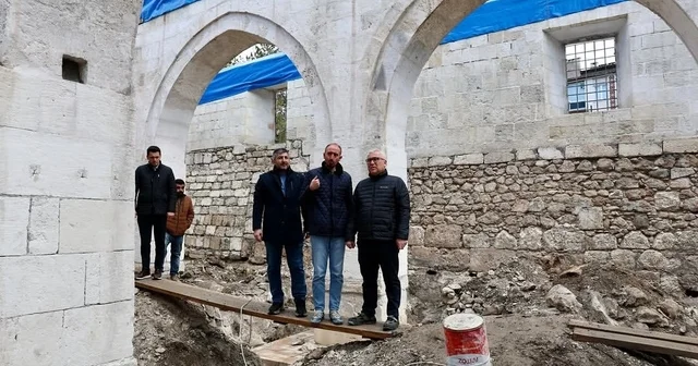 833 yıllık tarihi caminin restorasyonu titizlikle devam ediyor Eğri minaresiyle dikkat çeken Sivas Ulu Cami de restorasyan çalışmaları titizlikle sürdürülüyor Sivas Haberleri