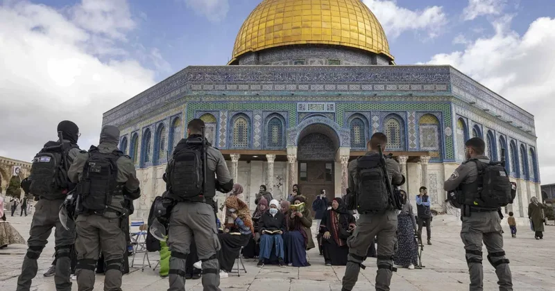 İsrail den Mescid i Aksa avlusunda alçak provokasyon