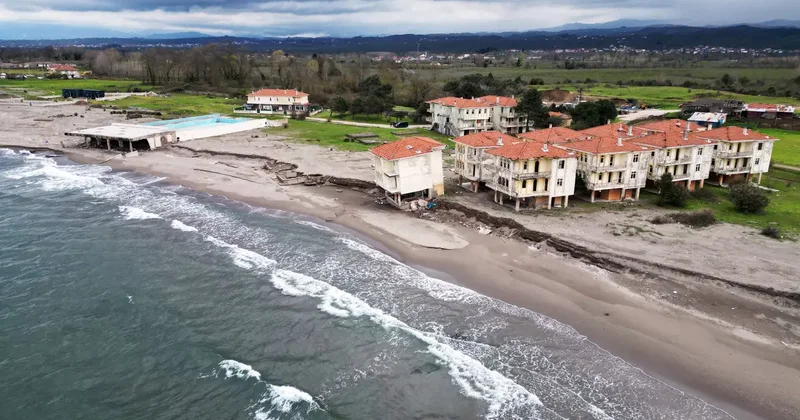 Sakarya da kıyı erozyonu! Bir villa yıkılma tehlikesi yaşıyor