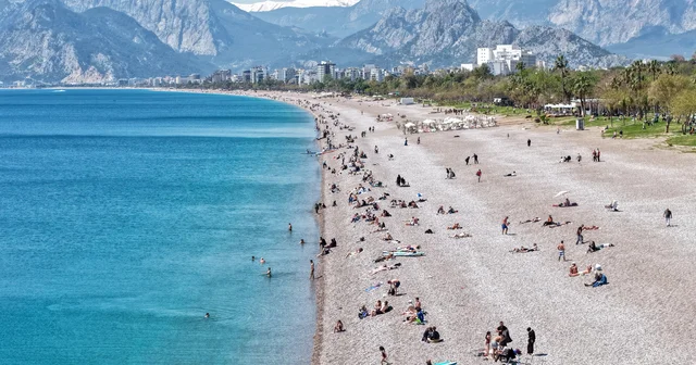 Konyaaltı Sahili nde yoğunluk Antalya Haberleri