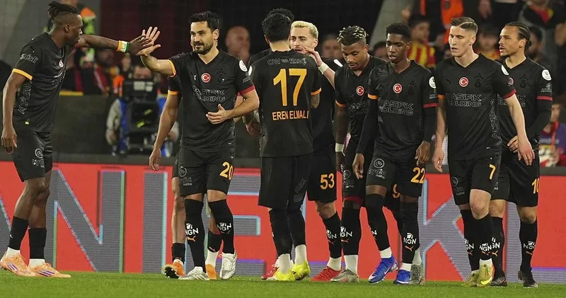 Galatasaray ın yıldızına sert sözler: Fenerbahçe de olsa sahaya atlar onu boğardım