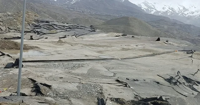 Hakkari de heyelan riski nedeniyle katı atık tesisinde faaliyetler geçici olarak durdurdu Hakkari Haberleri
