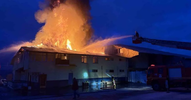 Kastamonu’da fabrika yangını paniği: Yangın kısa sürede söndürüldü Kastamonu Haberleri