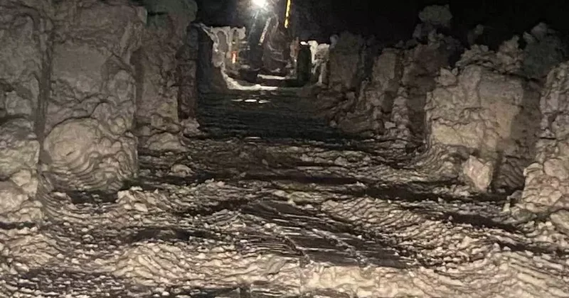 Bitlis’te karda mahsur kalan 112 ekibi kurtarıldı