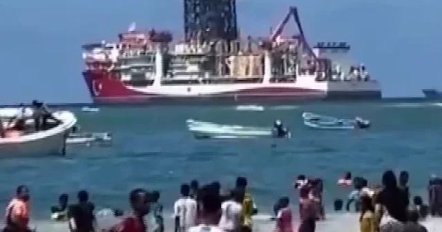 Çağrı Bey Somali de coşkuyla karşılandı: Türk bayrağına akın ettiler VİDEO İZLE