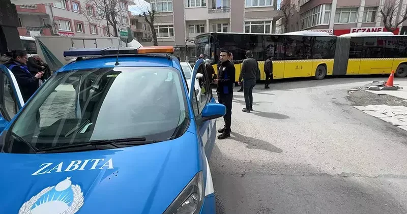 Avcılar da hatalı park edip trafiği kilitledi; sürücüler tepki gösterdi