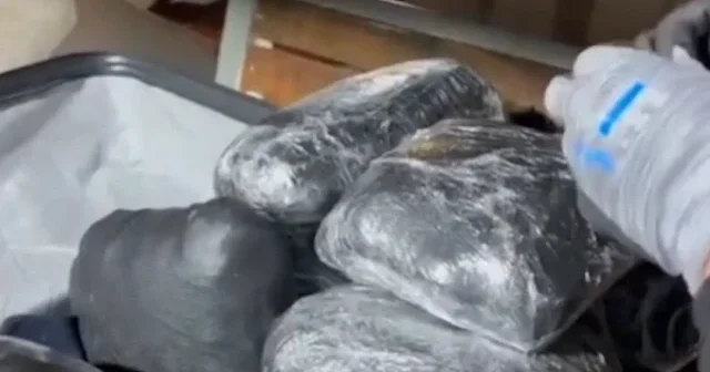 Şanlıurfa’da durdurulan araçta 8 kilogram sentetik uyuşturucu bulundu VİDEO İZLE