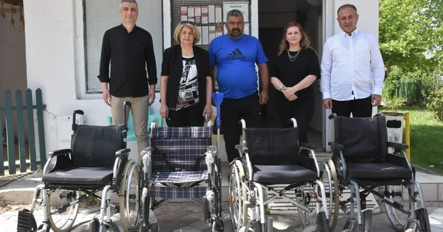 Edremit Belediyesi engellilerin yanında Edremit Belediyesi engelleri dayanışmayla aşıyor Balıkesir Haberleri
