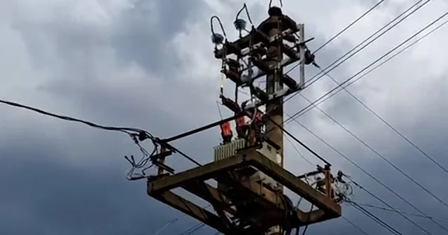 Bolu da elektrik direğine yıldırım düştü Bolu Haberleri