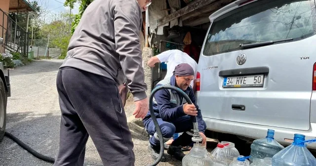 İSKİ nin gidermediği arıza yüzünden vatandaşlar isyan etti: Beykoz sakinleri bidonlarla sokağa döküldü VİDEO İZLE