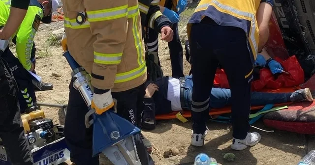 Kontrolden çıkan kamyon yol kenarına devrildi: 2 yaralı Nevşehir Haberleri