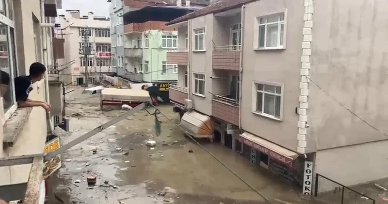 Samsun da sağanak sele dönüştü: Cadde ve sokaklar sular altında
