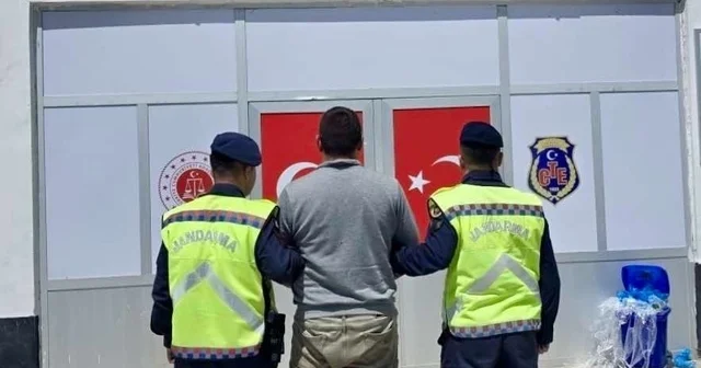 Kırşehir de hakkında 8 yıl 4 ay hapis cezası bulunan firari yakalandı Kırşehir Haberleri