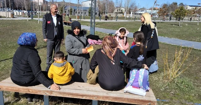 Kars ta Açık Kapı dan şiddetle mücadele için farkındalık seferberliği Kars Haberleri