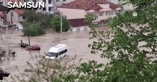 7 ilimizde hayat felç oldu! Sel ve dolu bir anda vurdu