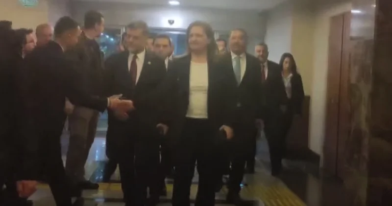 Burcu Köksal AK Parti Genel Merkezi nde SON DAKİKA HABERİ Son dakika haberleri