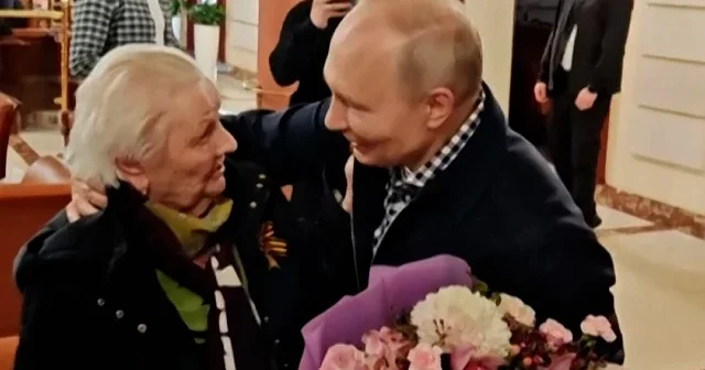 Putin eski öğretmenini kendi kullandığı araçla alıp Cumhurbaşkanlığı Sarayı’na yemeğe götürdü VİDEO İZLE