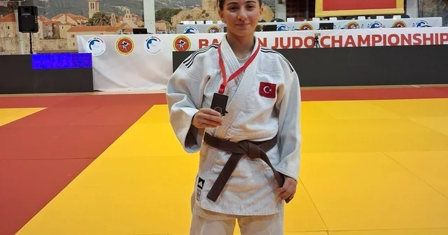 Denizli nin gururu Şirin, Balkan üçüncüsü oldu Denizli Haberleri