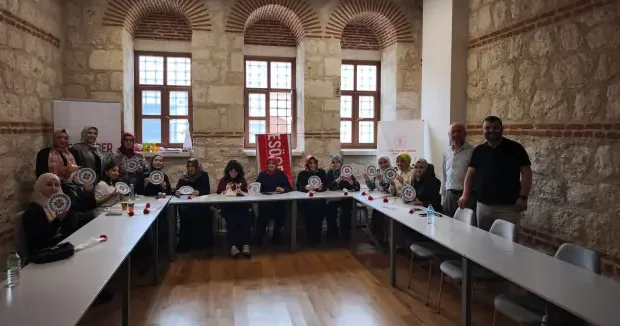 İstanbul haberleri ESÖNDER in Çini ve Ebru Atölyesi ne yoğun katılım 12 Mayıs 2026