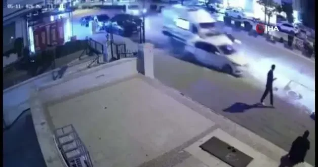 Gaziantep te ambulansın da karıştığı zincirleme kazada facia ucuz atlatıldı