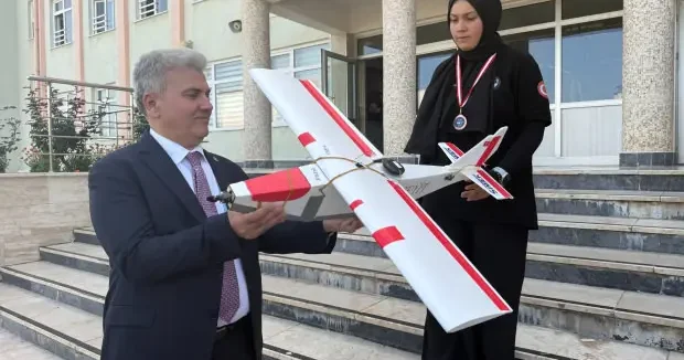 Balıkesir haberleri Milletvekili Canbey den Edremit Anadolu İmam Hatip Lisesi öğrencilerine tebrik ziyareti 12 Mayıs 2026
