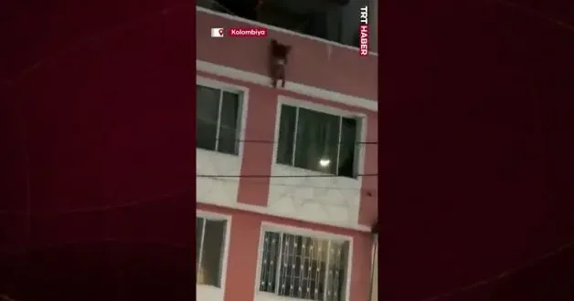 Kolombiya da 3.kattan düşen çocuk çevredekiler tarafından havada kurtarıldı