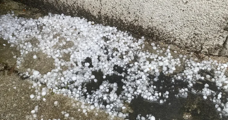Bolu beyaza bürüdü: Alt geçitler suyla doldu