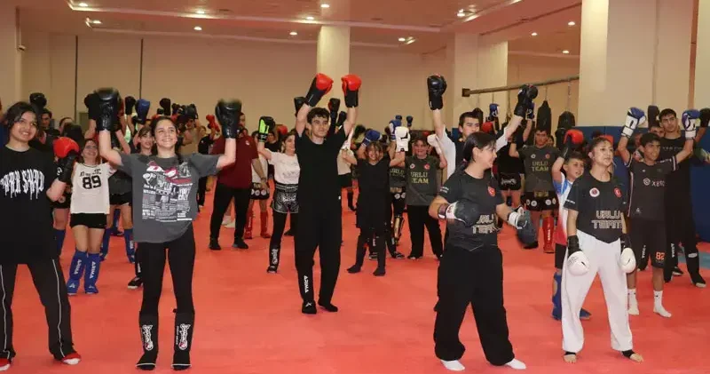 Muaythai sporuna ilgi; gençler hem kendini savunuyor hem geleceğini inşa ediyor