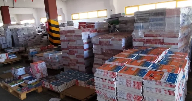 NEVADER den doğu illerindeki öğrencilere kaynak kitap desteği Muş Haberleri