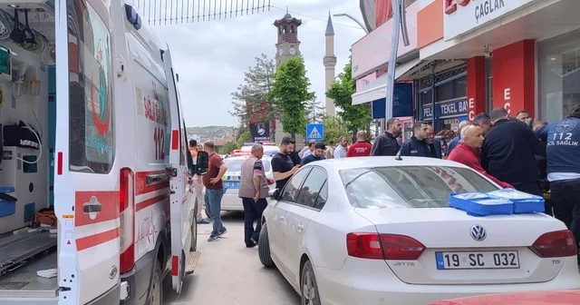 Caddede karşılaştığı husumetlisini bıçakladı Çorum Haberleri