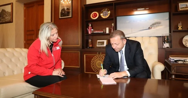 Kars Valisi Ziya Polat tan Türk Kızılay a kurban bağışı desteği Kars Haberleri