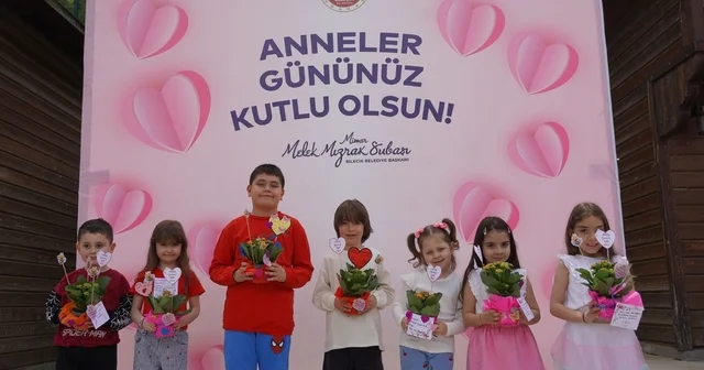 Çocuklar Sanat Sokağı nı bu kez anneleri için renklendirdi Bilecik Haberleri
