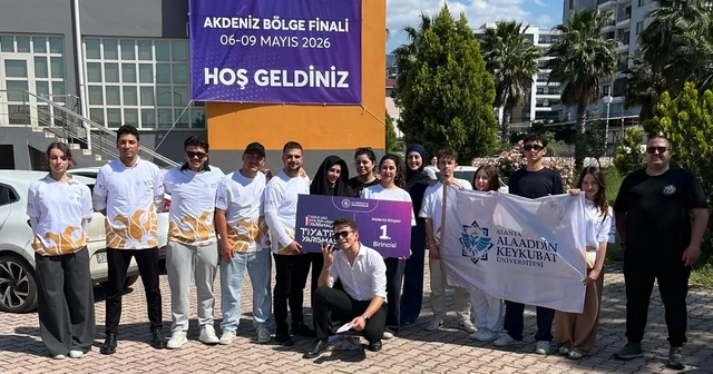 ALKÜ lü genç tiyatrocular bölge finallerinde şampiyon olup yarı finale yükseldi Antalya Haberleri