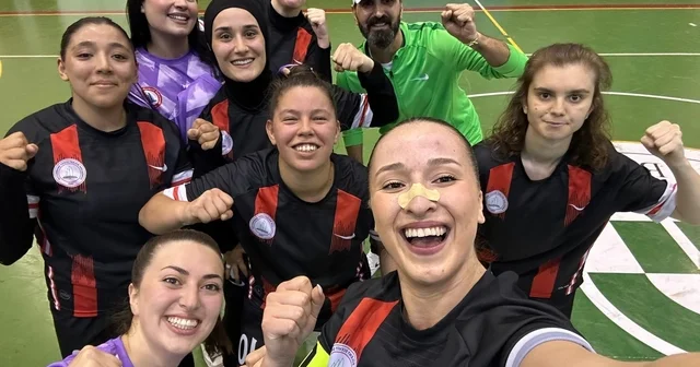 BEUN dan tarihi başarı: Kadın Salon Futbol Takımı adını ilk kez Süper Lig e yazdırdı Zonguldak Haberleri