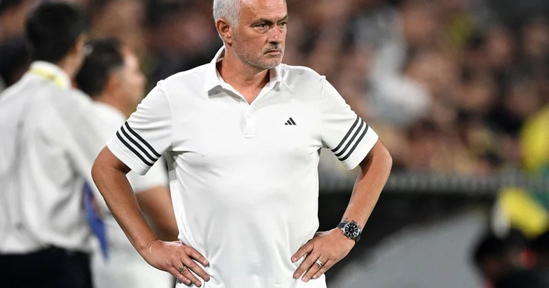 Jose Mourinho dedikodulara son verdi: İmza atmayacağım