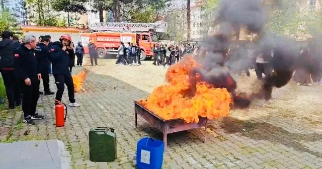 Bingöl de okullarda yangın ve tahliye uygulamaları yapıldı Bingöl Haberleri