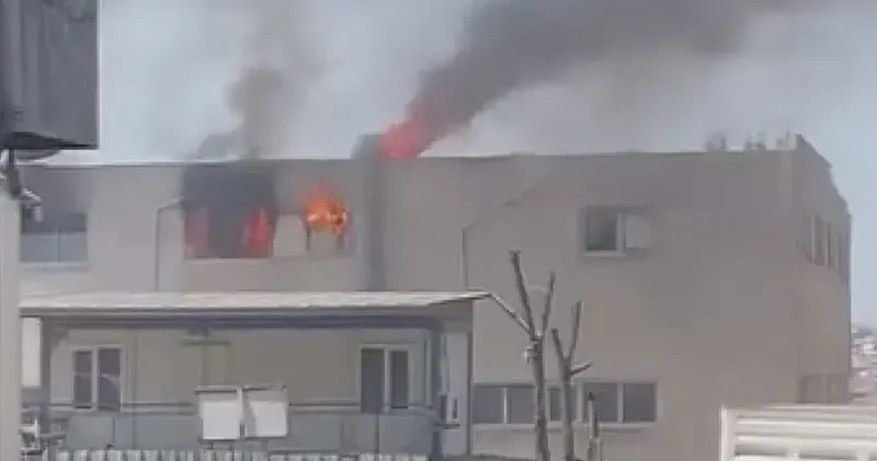 Bayrampaşa da 3 katlı iş yerinin en üst katında yangın çıktı