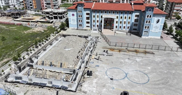 Isparta Belediyesi, 3 okula halı saha ve 1 okula kapalı spor salonu kazandırıyor Isparta Haberleri