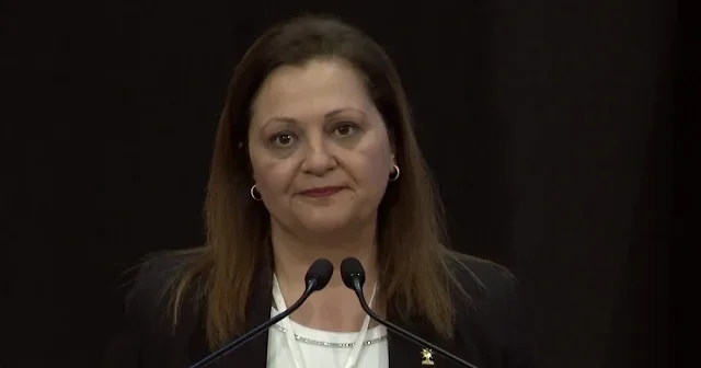 AK Parti ye katılan Burcu Köksal: Ailenin kutsallığına inananlarla aynı yolda yürüyeceğim VİDEO İZLE