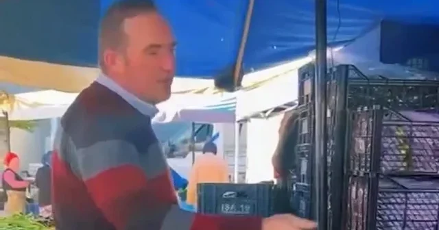 Çorum da ürün seçmek isteyen müşteriye zam yapan pazarcının tezgahı belediye tarafından kapatıldı VİDEO İZLE