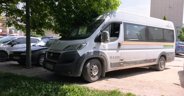 Servis aracının çarptığı yaşlı adam yaralandı Bursa Haberleri