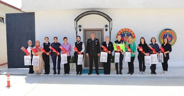 İl Jandarma Komutanı Vanlı dan kadın personele Anneler Günü kutlaması Bilecik Haberleri